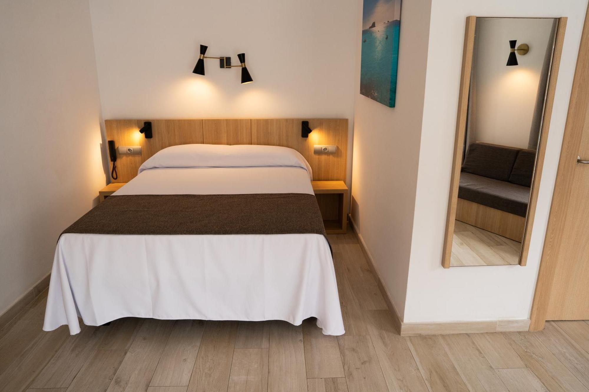 Sunside Ibiza Studios - Only Adults- Formerly Known As Central Park サンアントニオアバド エクステリア 写真
